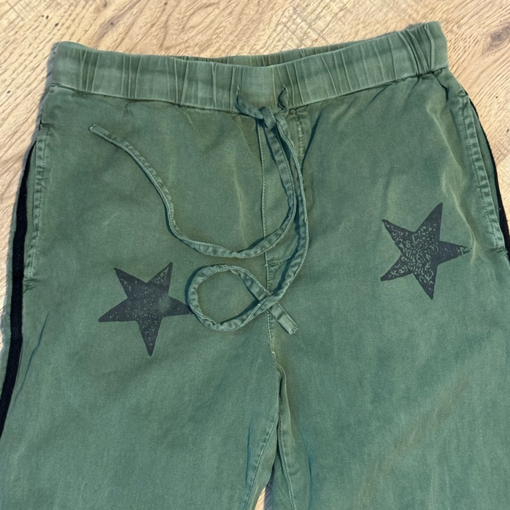 Sundry Olive Green Black Star Print Drawstring Pants Size 1 Small - Picture 4 of 6
